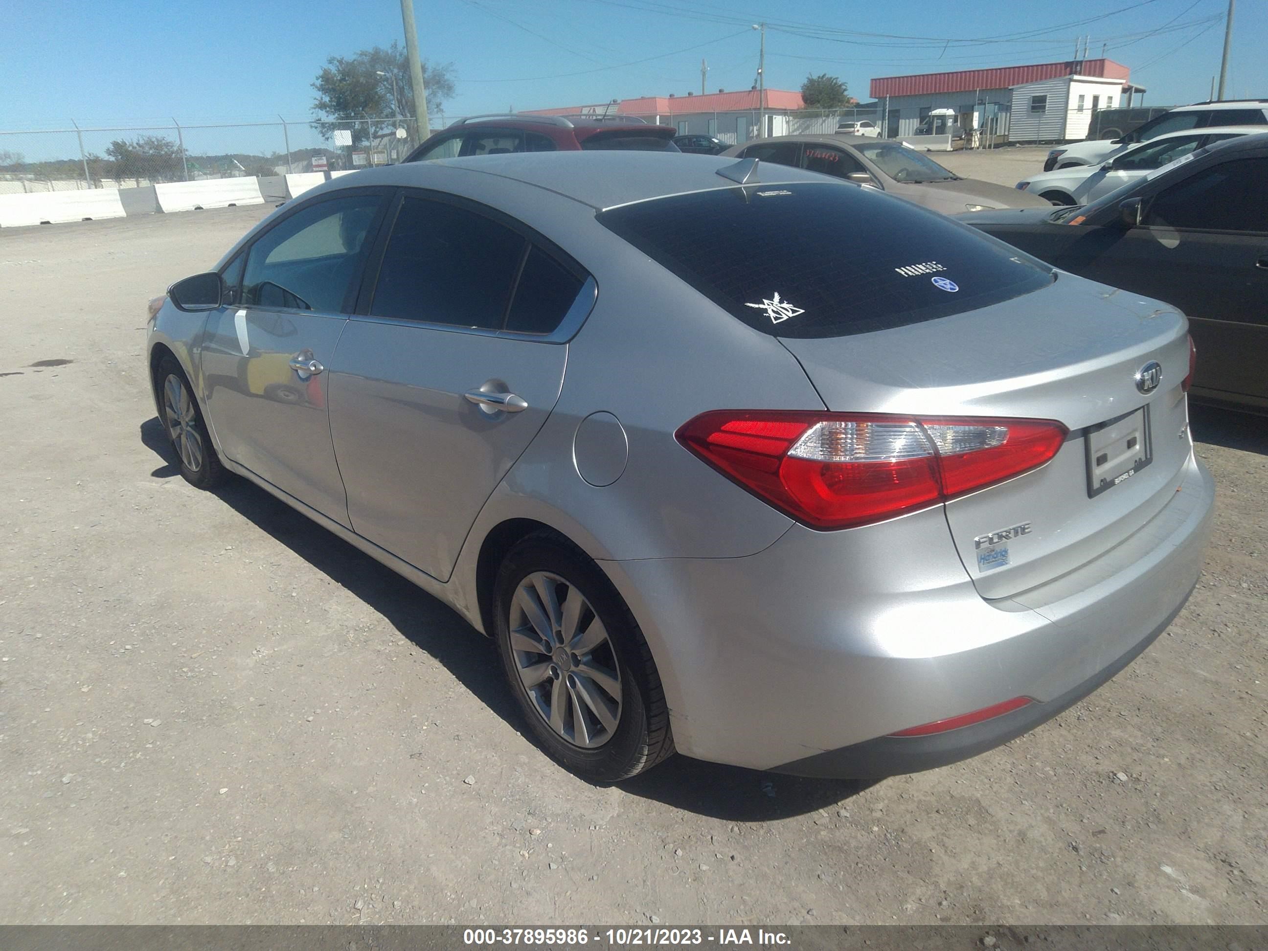 Photo 2 VIN: KNAFX4A84E5162027 - KIA FORTE 