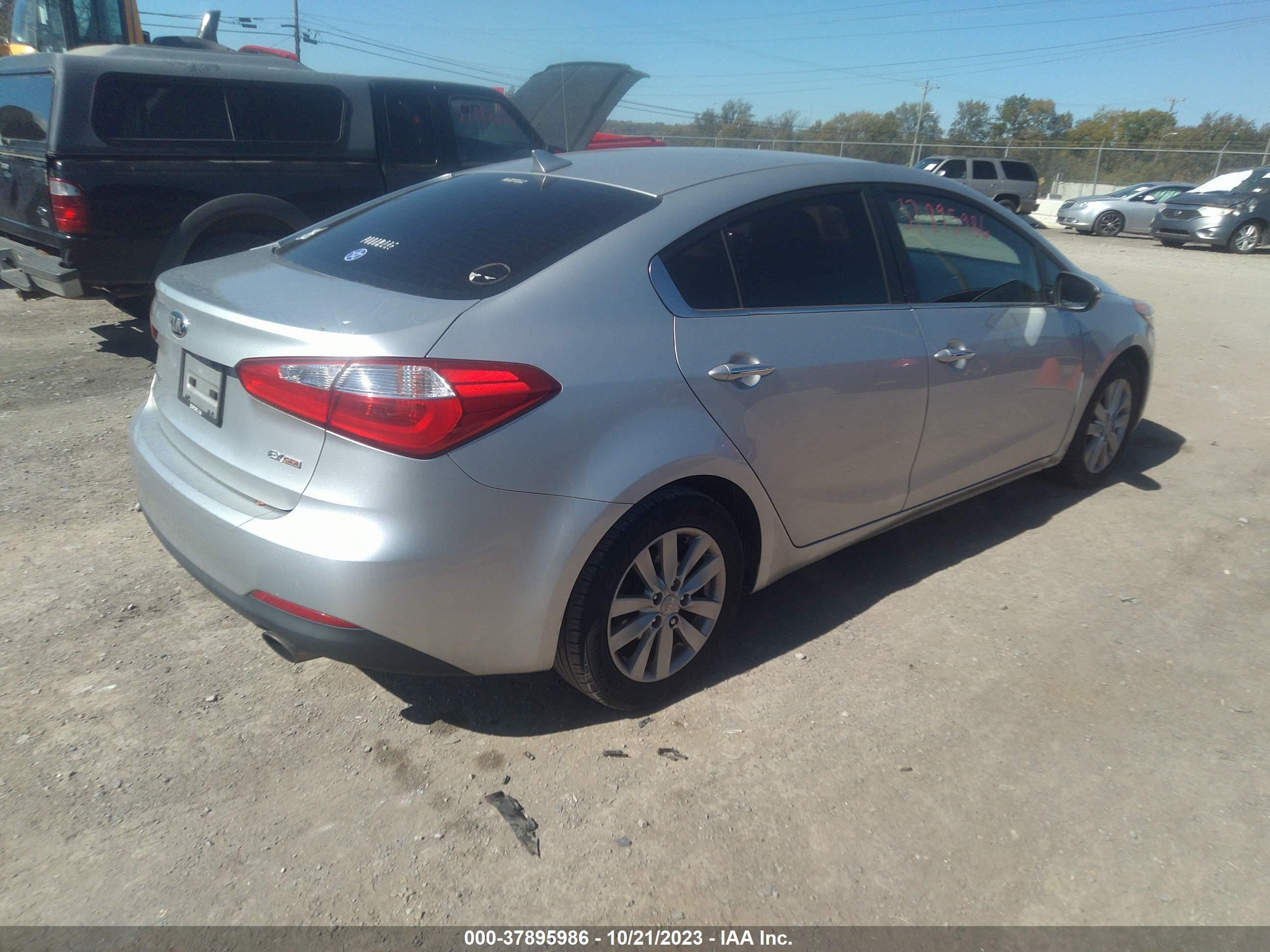 Photo 3 VIN: KNAFX4A84E5162027 - KIA FORTE 