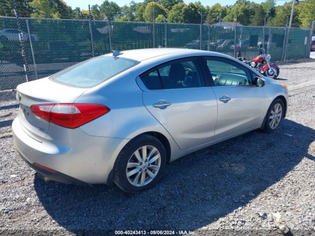 Photo 3 VIN: KNAFX4A84F5263585 - KIA FORTE 