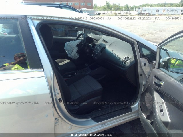 Photo 4 VIN: KNAFX4A84F5283187 - KIA FORTE 