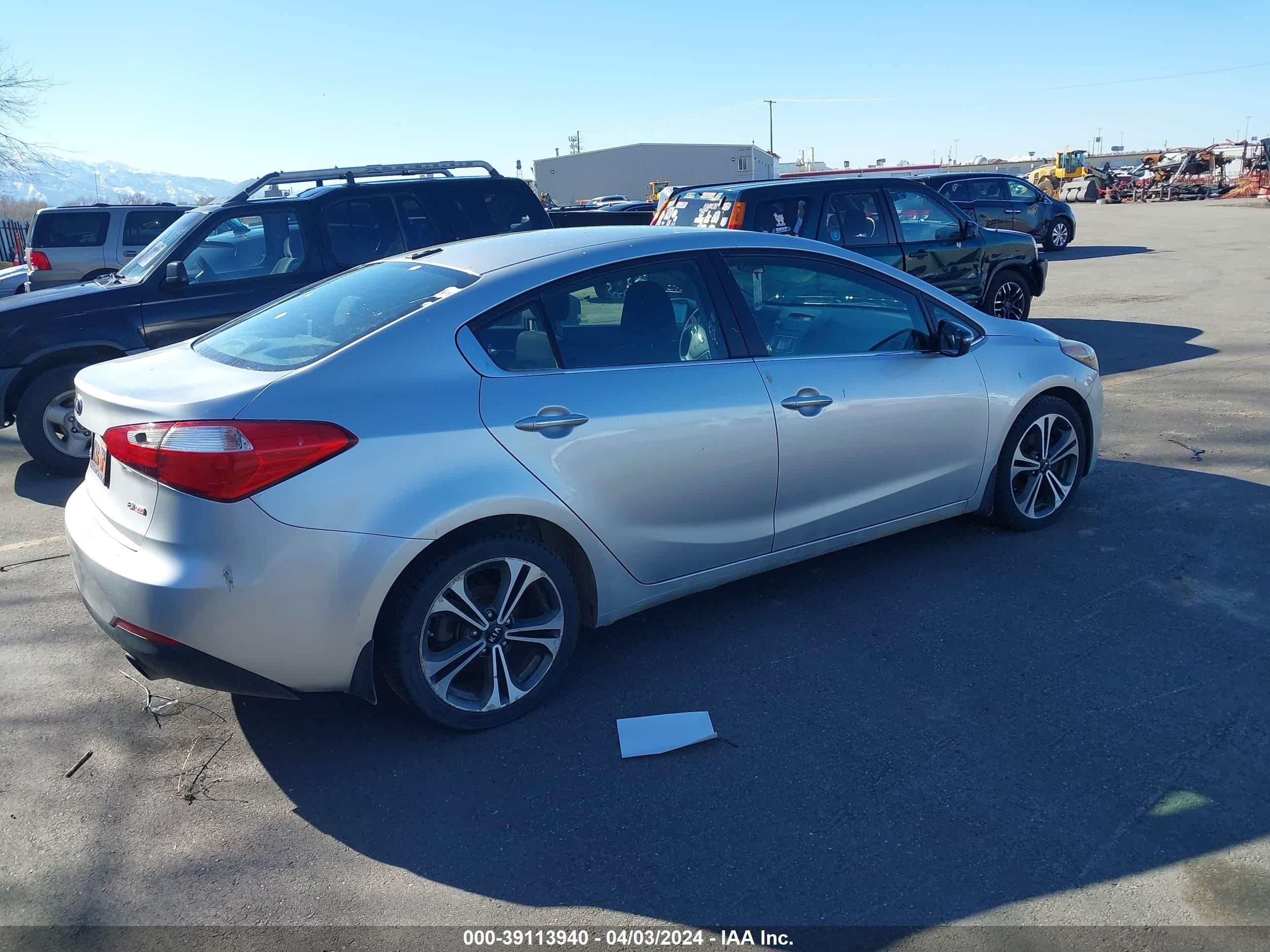 Photo 3 VIN: KNAFX4A87F5305392 - KIA FORTE 