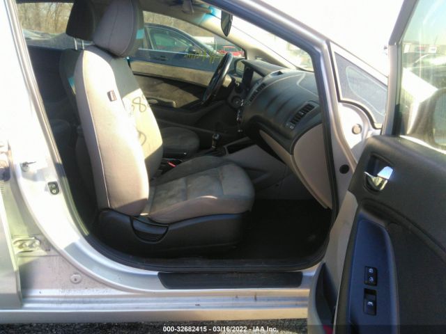 Photo 4 VIN: KNAFX4A89E5152027 - KIA FORTE 