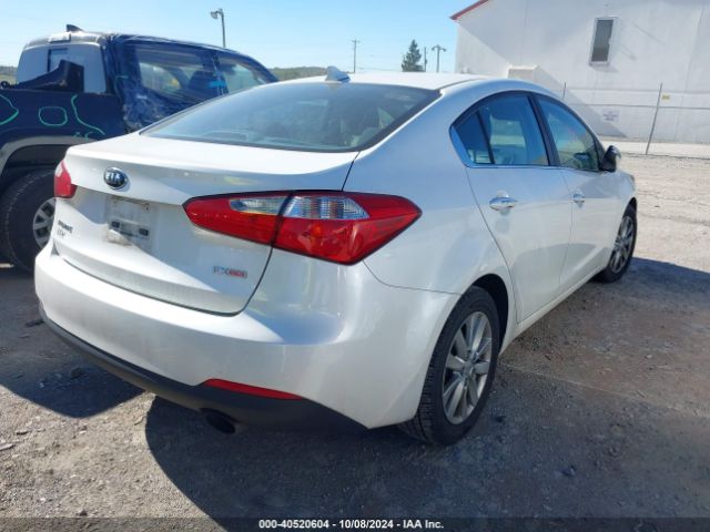 Photo 3 VIN: KNAFX4A89F5422360 - KIA FORTE 