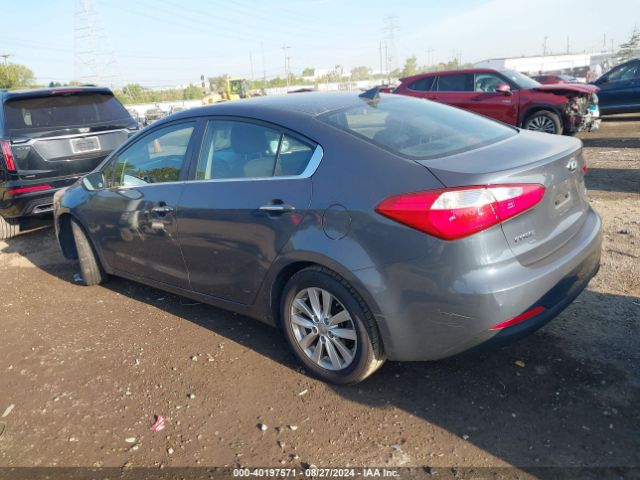 Photo 2 VIN: KNAFX4A8XF5352061 - KIA FORTE 