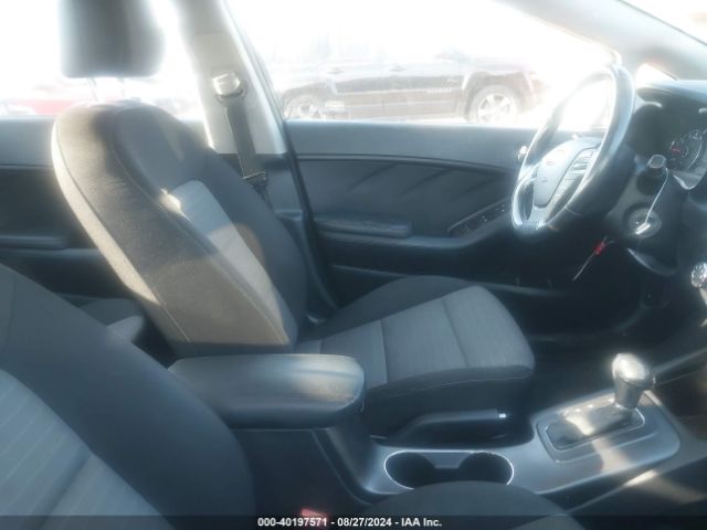 Photo 4 VIN: KNAFX4A8XF5352061 - KIA FORTE 