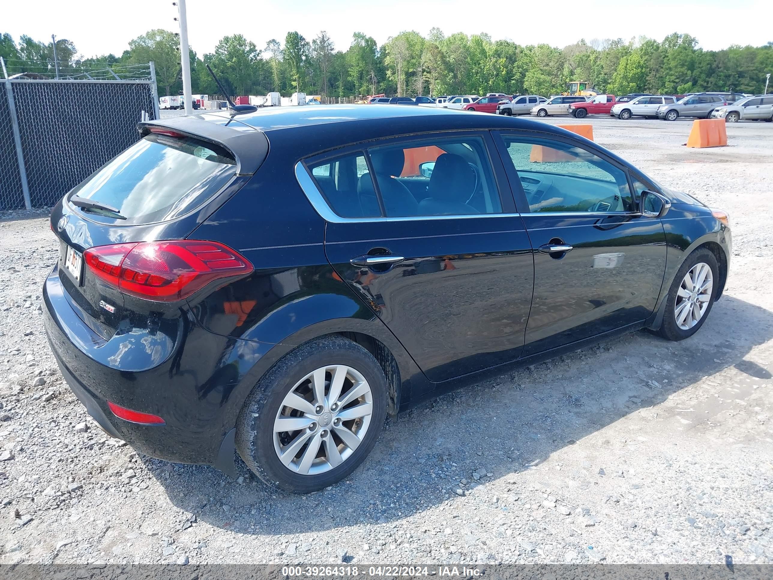 Photo 3 VIN: KNAFX5A80F5266327 - KIA FORTE 