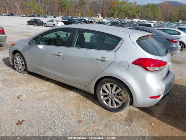 Photo 2 VIN: KNAFX5A80F5357369 - KIA FORTE 