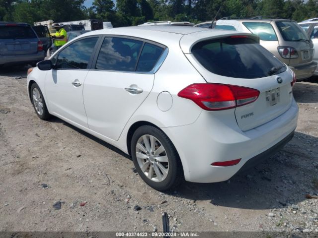 Photo 2 VIN: KNAFX5A85F5374572 - KIA FORTE 