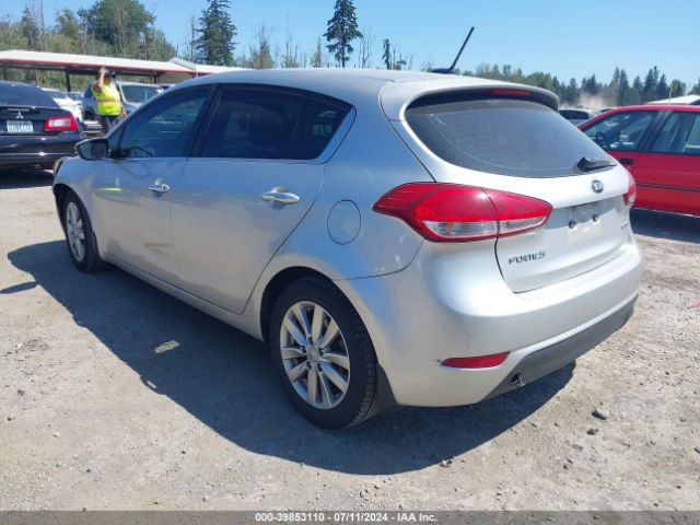 Photo 2 VIN: KNAFX5A86F5303414 - KIA FORTE 