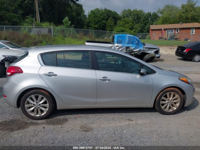 Photo 5 VIN: KNAFX5A86F5317720 - KIA FORTE 