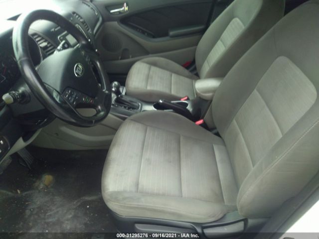 Photo 4 VIN: KNAFX5A88F5267709 - KIA FORTE 5-DOOR 