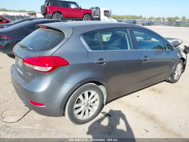 Photo 3 VIN: KNAFX5A88F5371617 - KIA FORTE 