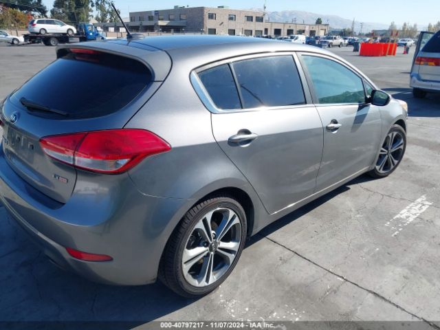 Photo 3 VIN: KNAFX5A88G5605286 - KIA FORTE 