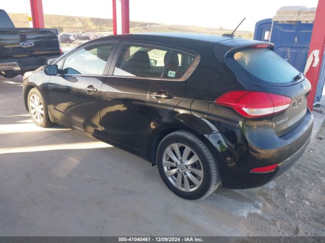 Photo 2 VIN: KNAFX5A8XF5320779 - KIA FORTE 