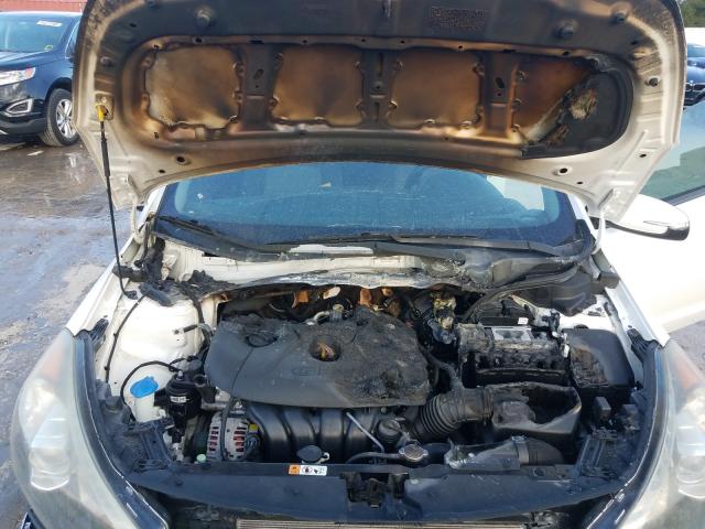 Photo 6 VIN: KNAFX6A84F5268491 - KIA FORTE EX 