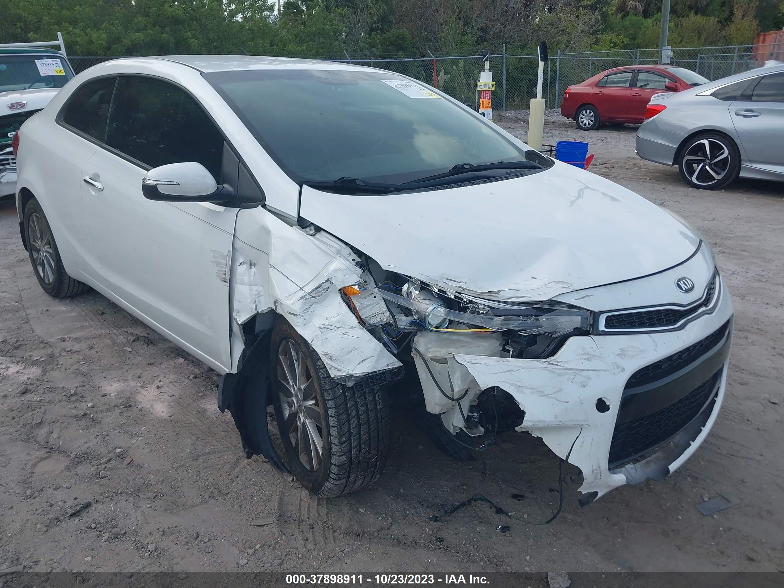 Photo 5 VIN: KNAFX6A84G5580392 - KIA FORTE 