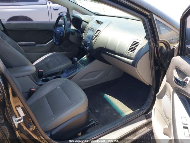 Photo 4 VIN: KNAFZ4A82G5577974 - KIA FORTE 