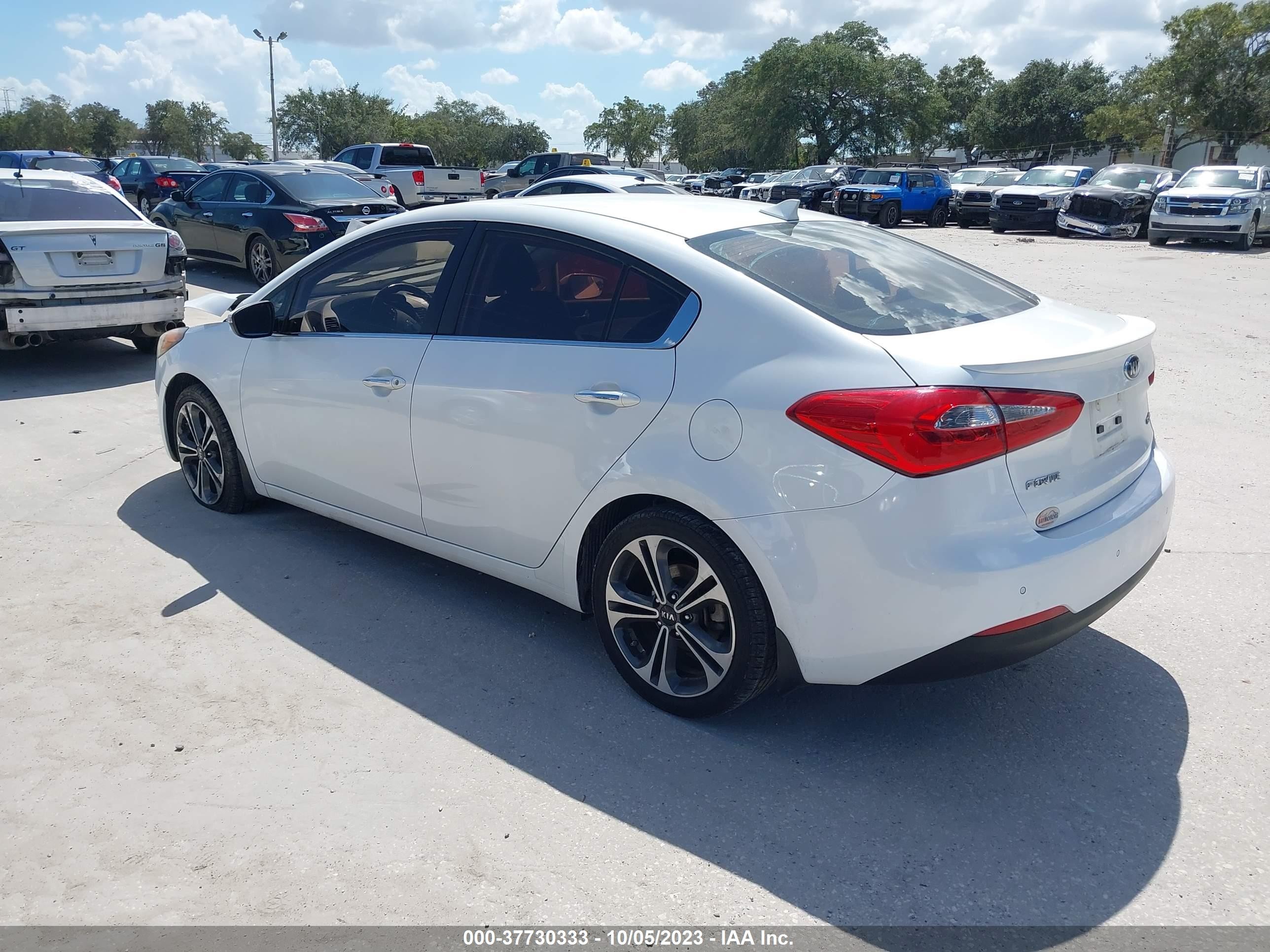 Photo 2 VIN: KNAFZ4A86E5103099 - KIA FORTE 