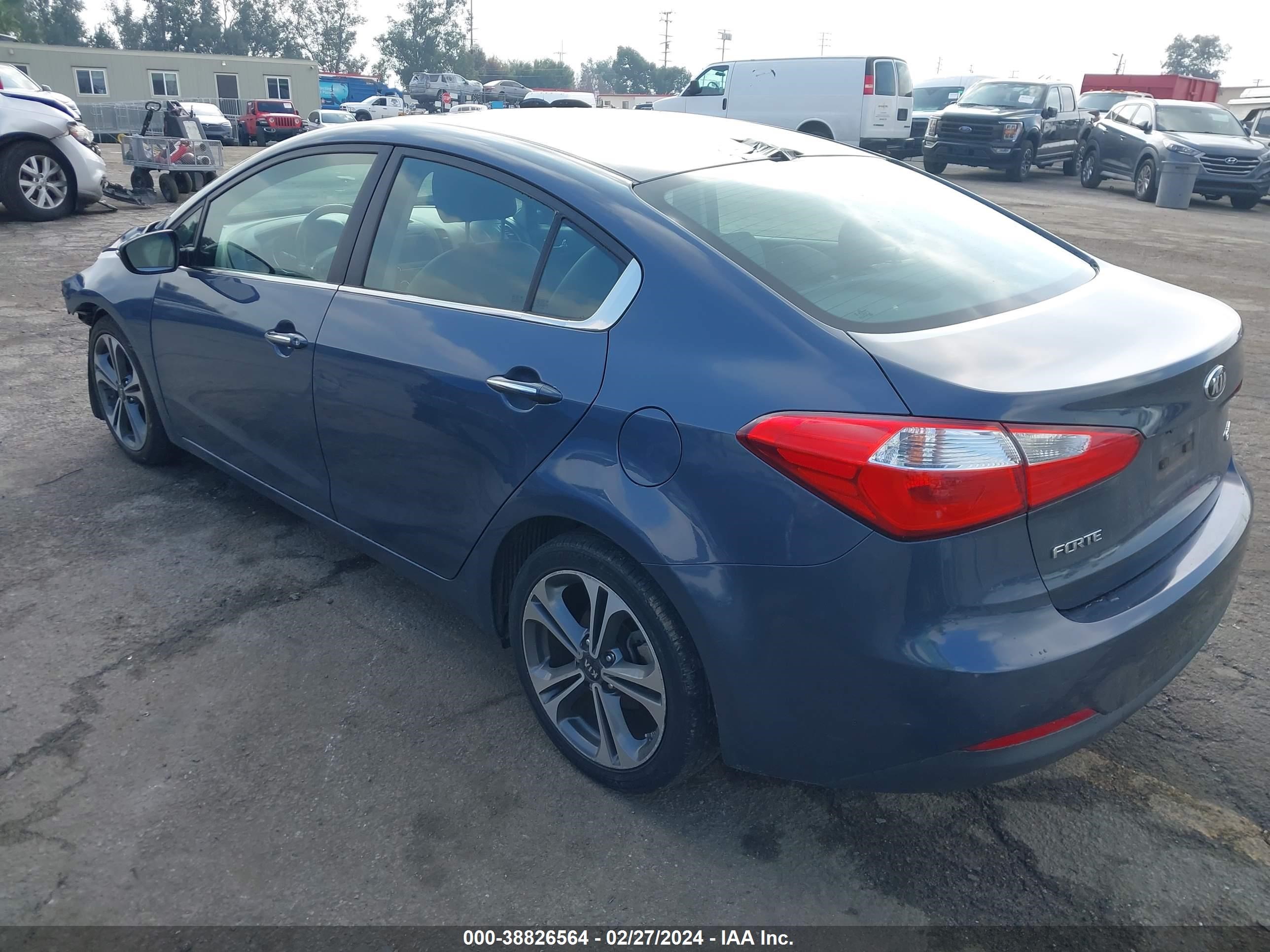 Photo 2 VIN: KNAFZ4A86G5556366 - KIA FORTE 