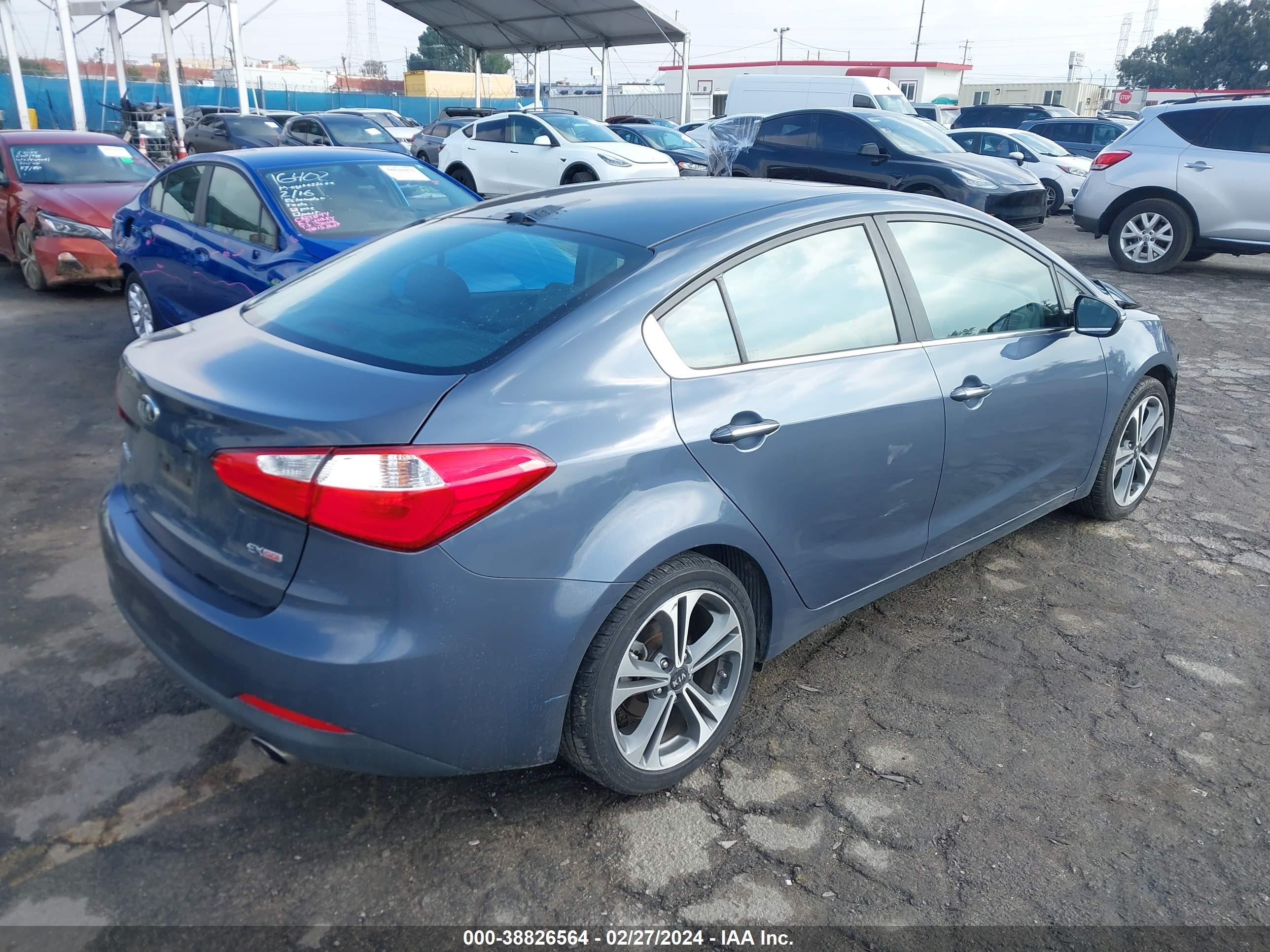 Photo 3 VIN: KNAFZ4A86G5556366 - KIA FORTE 