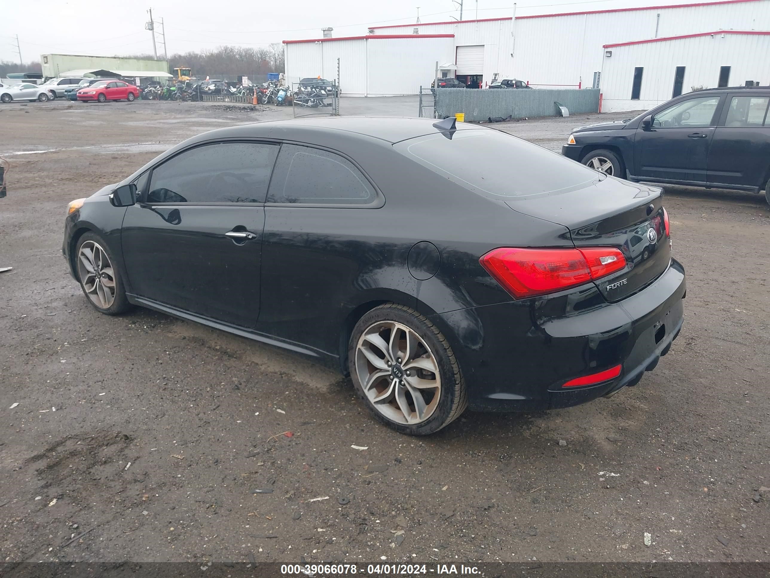 Photo 2 VIN: KNAFZ6A30F5390683 - KIA FORTE 