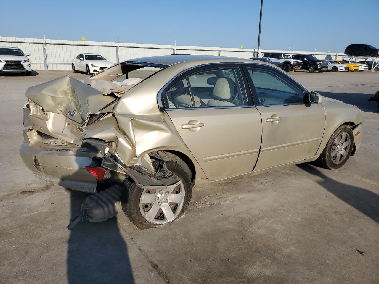 Photo 2 VIN: KNAGE123385217809 - KIA OPTIMA 