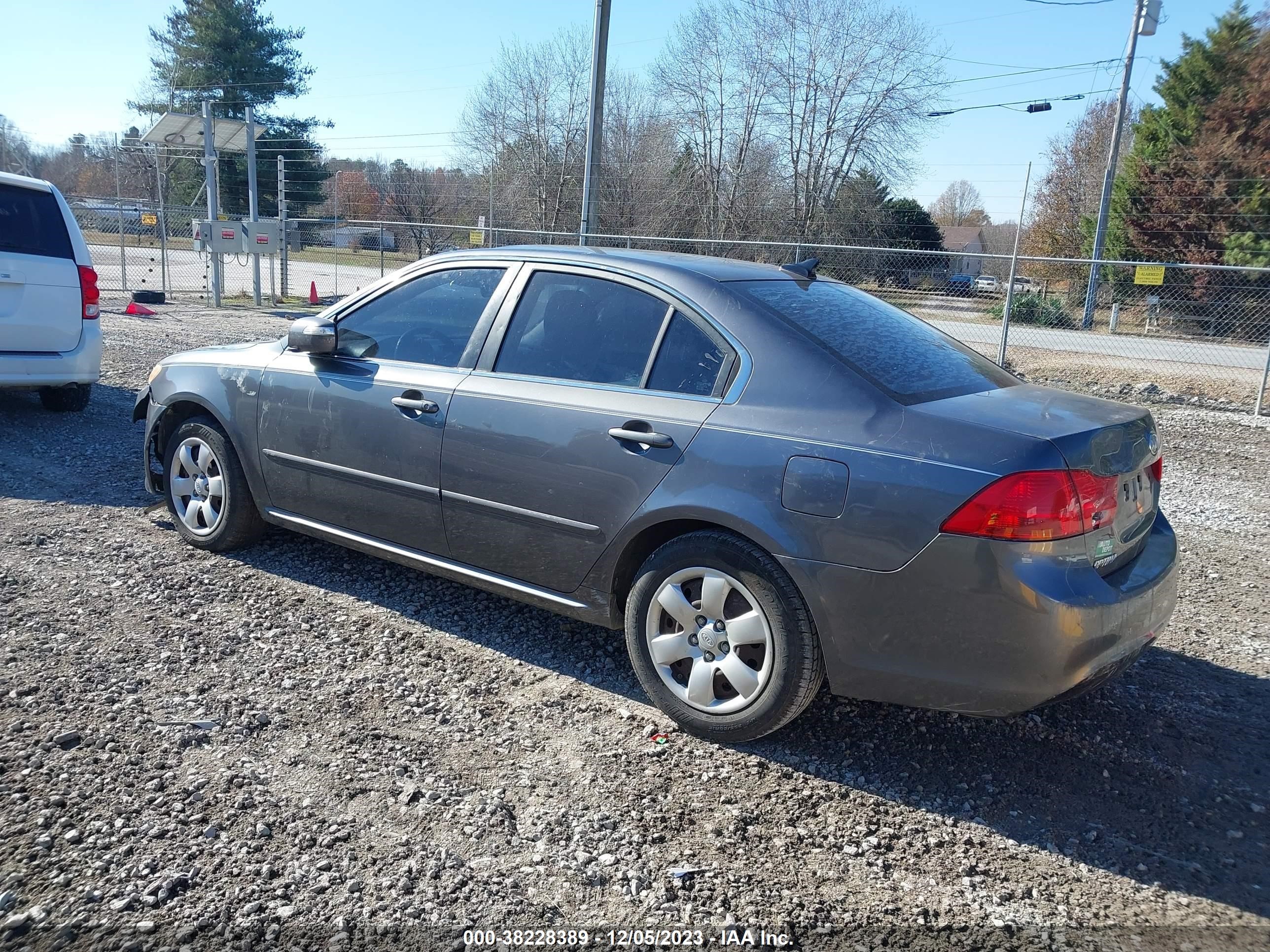 Photo 2 VIN: KNAGE228295324952 - KIA OPTIMA 