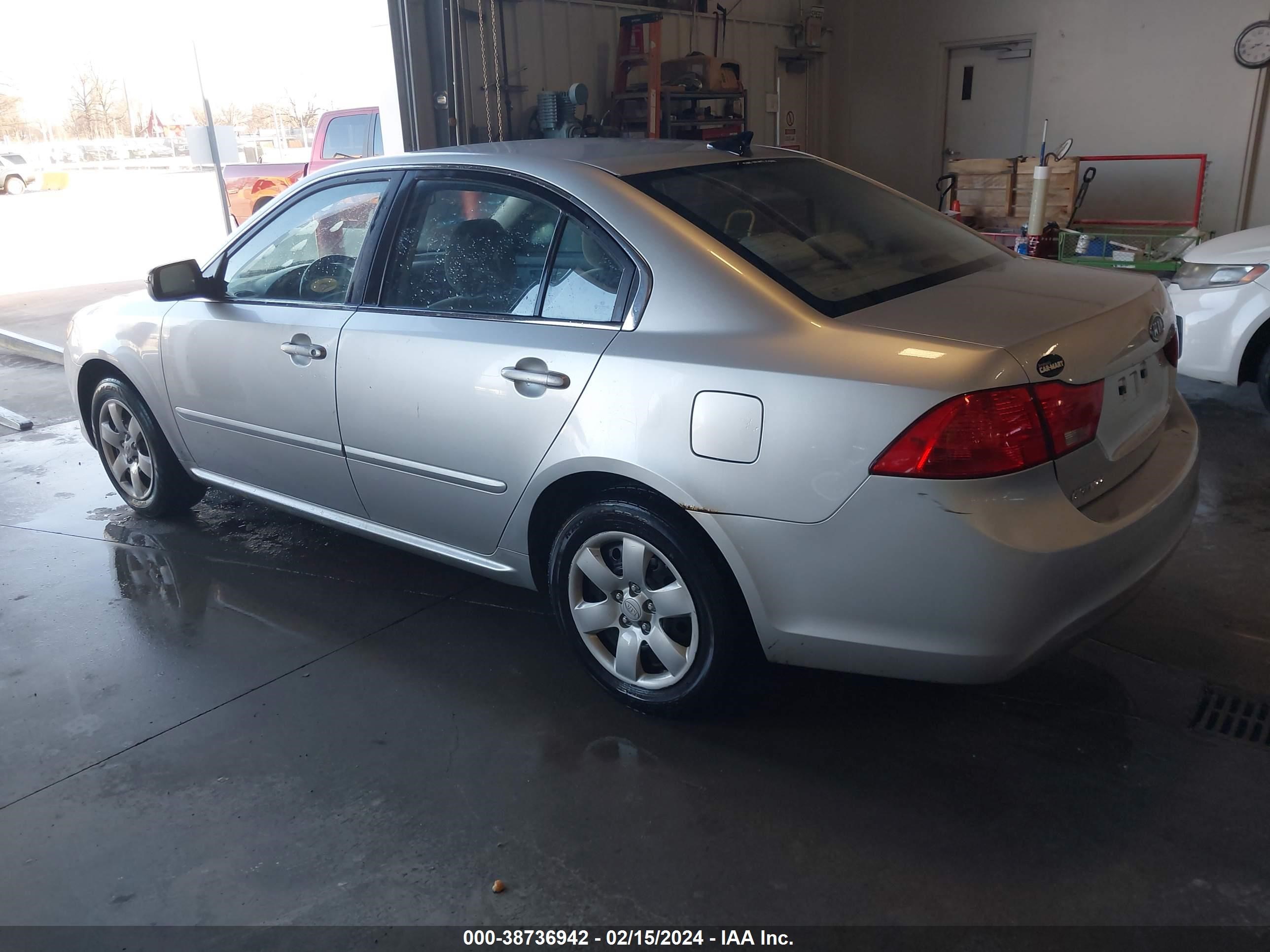 Photo 2 VIN: KNAGG4A82A5379106 - KIA OPTIMA 