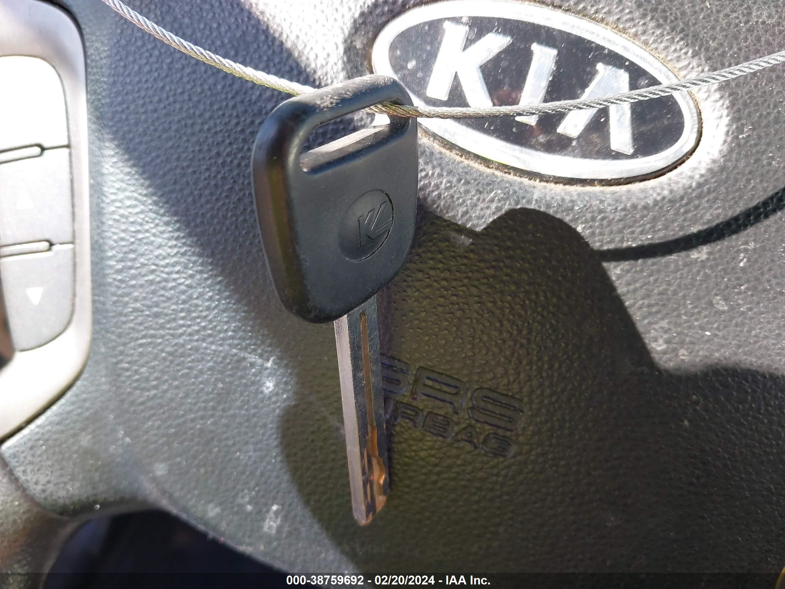 Photo 10 VIN: KNAGG4A84A5390527 - KIA OPTIMA 