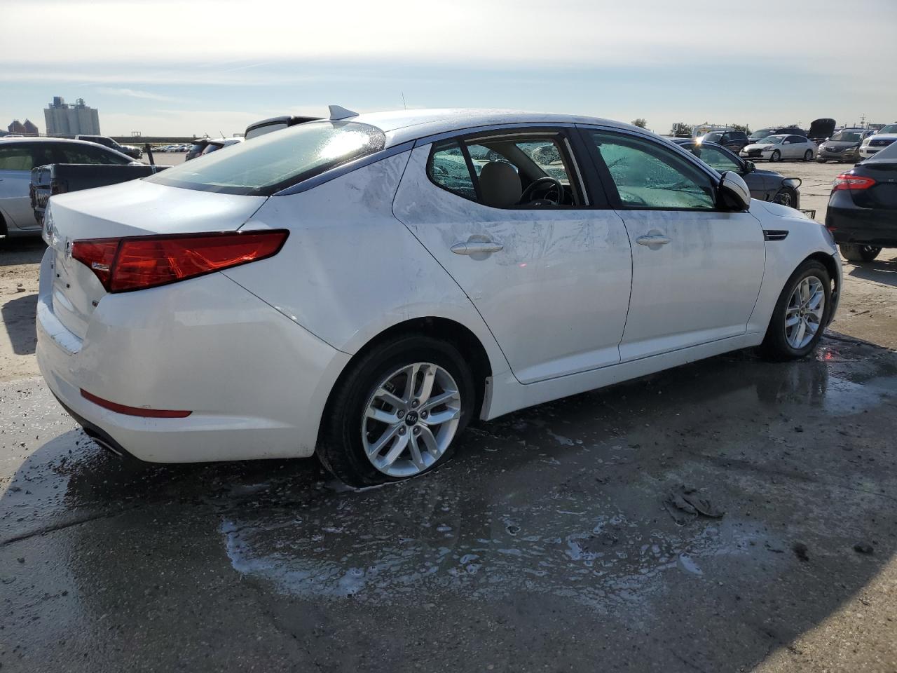 Photo 2 VIN: KNAGM4A70B5133771 - KIA OPTIMA 