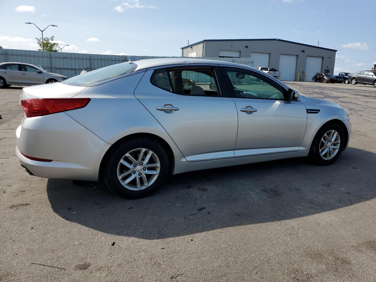 Photo 2 VIN: KNAGM4A70D5372319 - KIA OPTIMA 