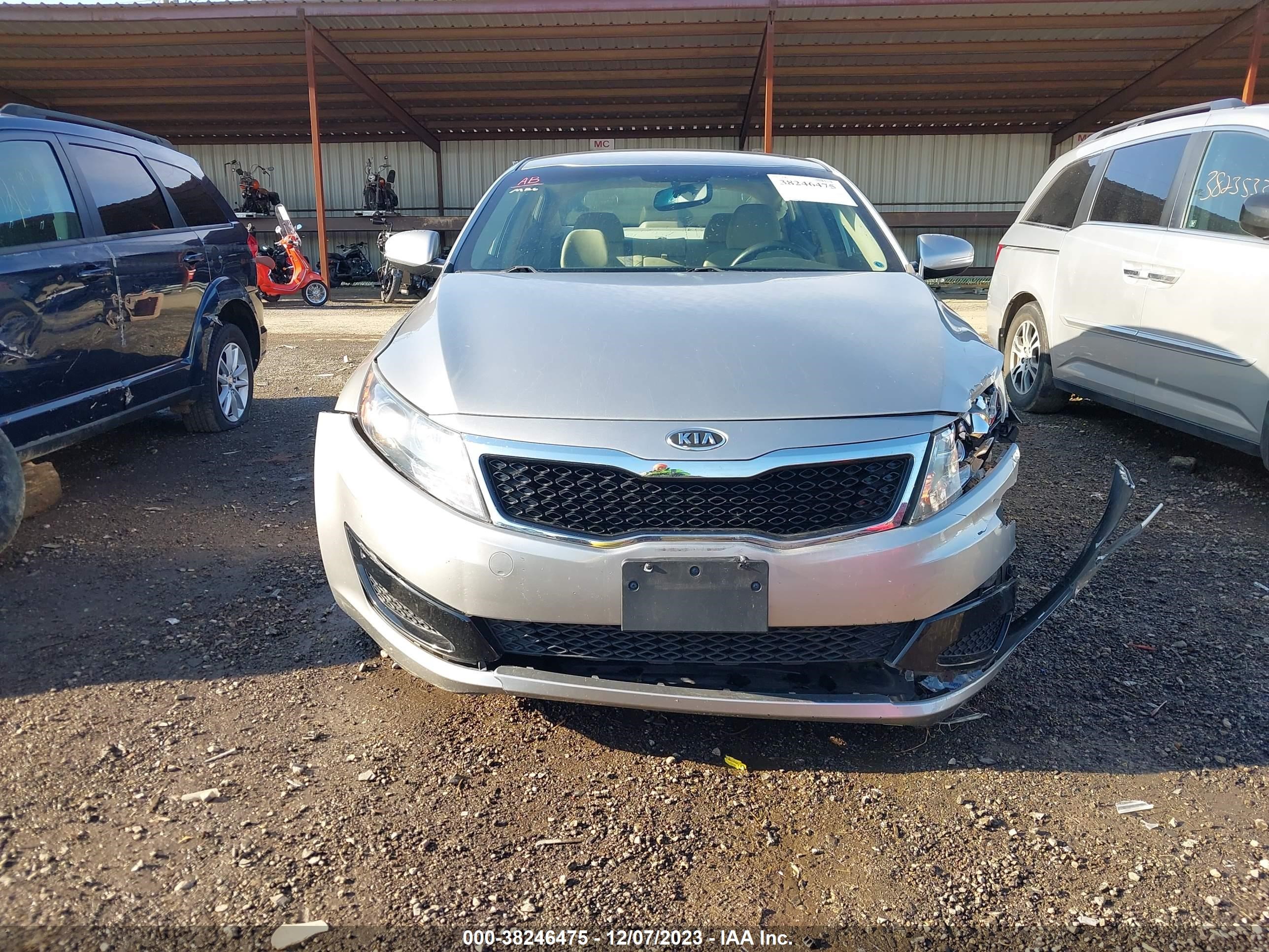 Photo 12 VIN: KNAGM4A71B5163636 - KIA OPTIMA 