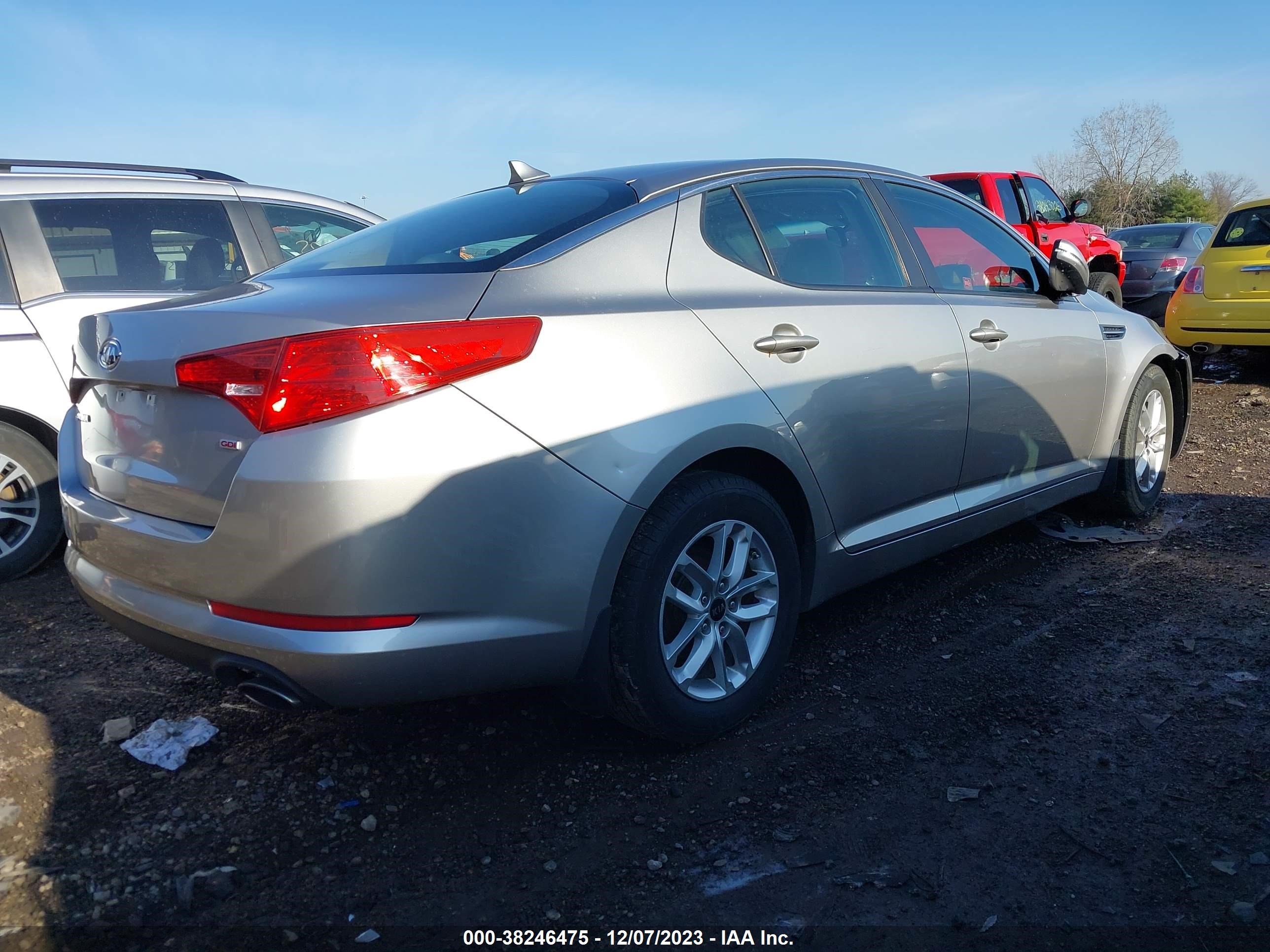 Photo 3 VIN: KNAGM4A71B5163636 - KIA OPTIMA 