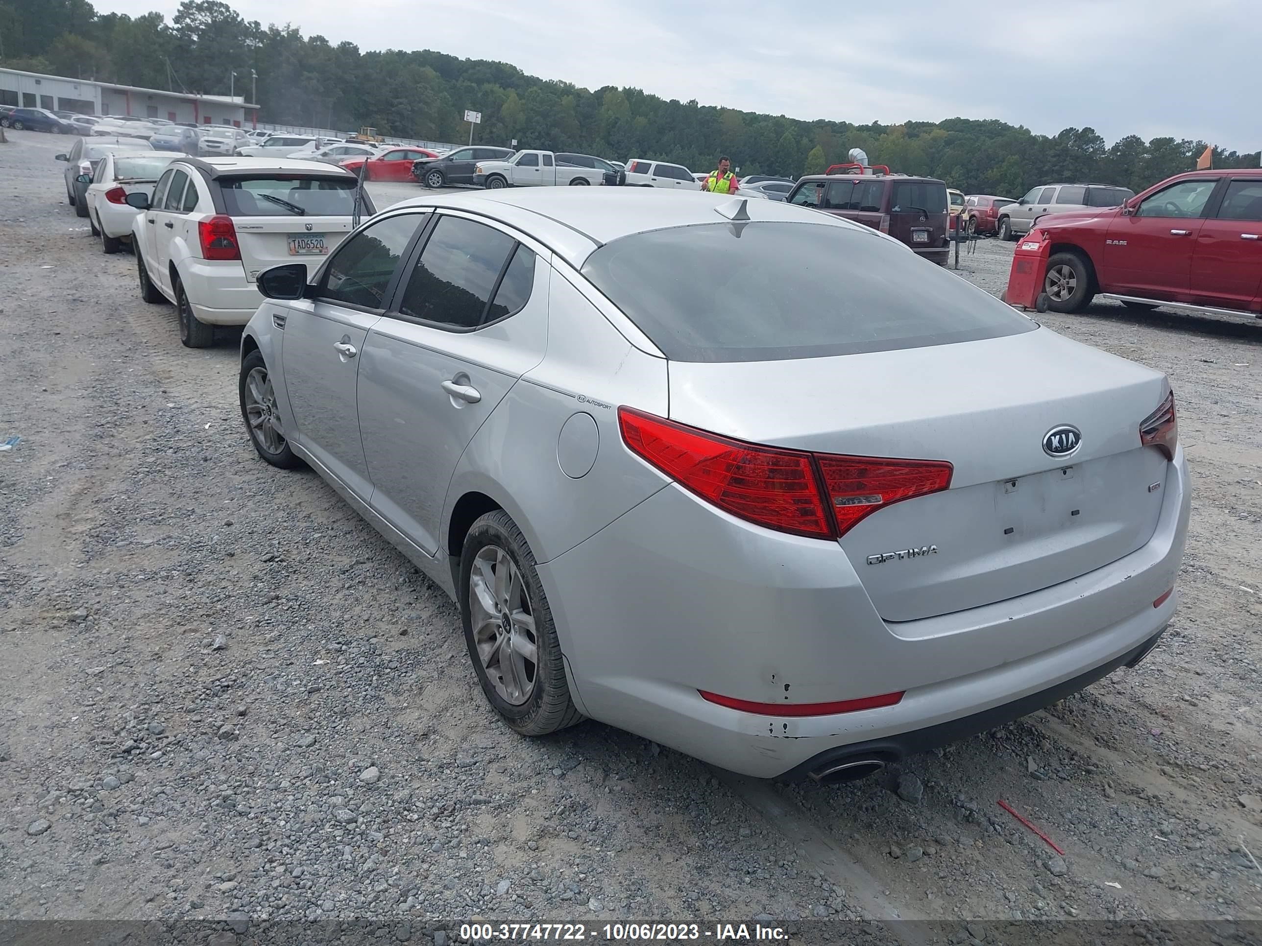 Photo 2 VIN: KNAGM4A73B5164562 - KIA OPTIMA 