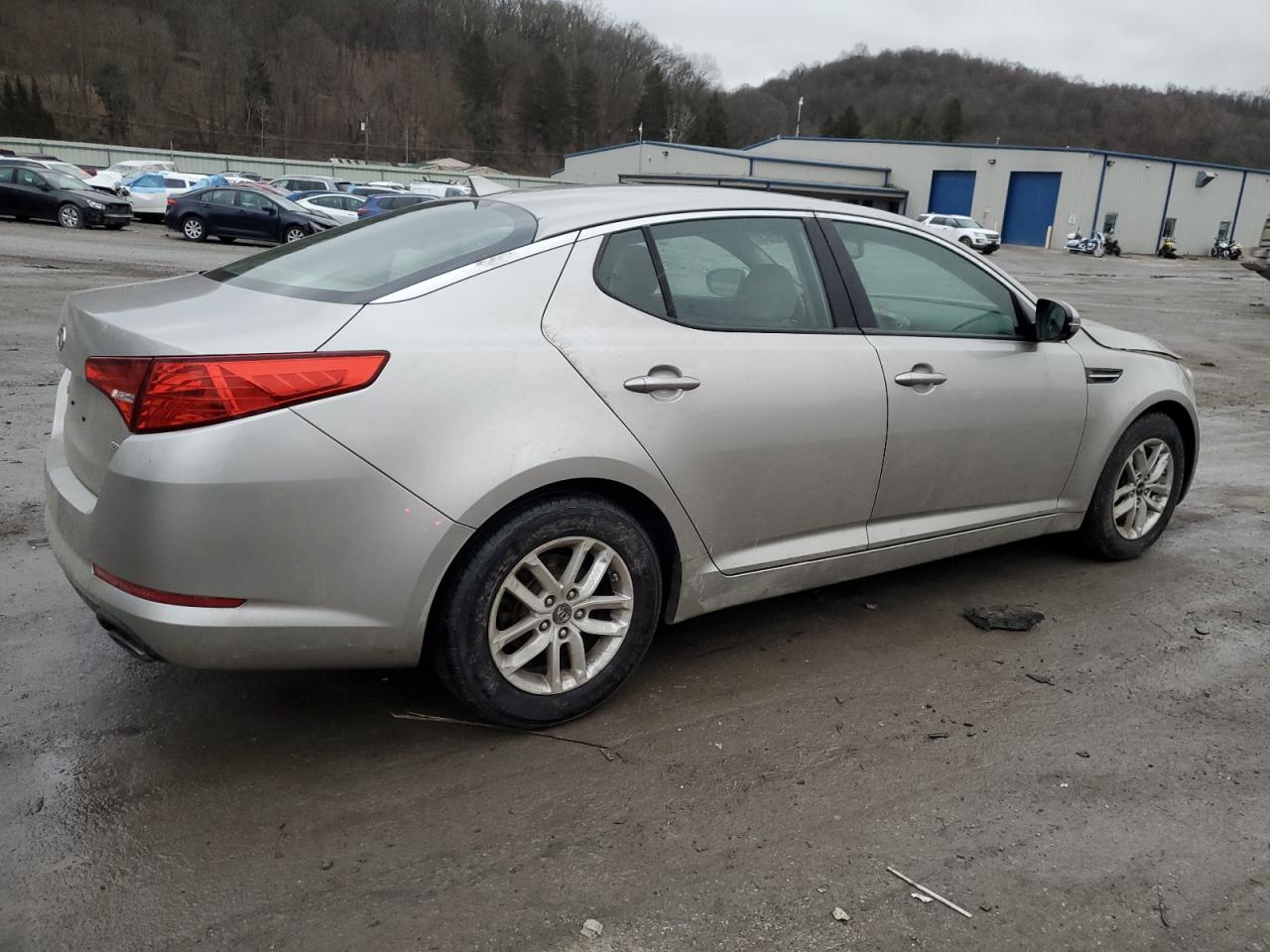 Photo 2 VIN: KNAGM4A73B5173410 - KIA OPTIMA 