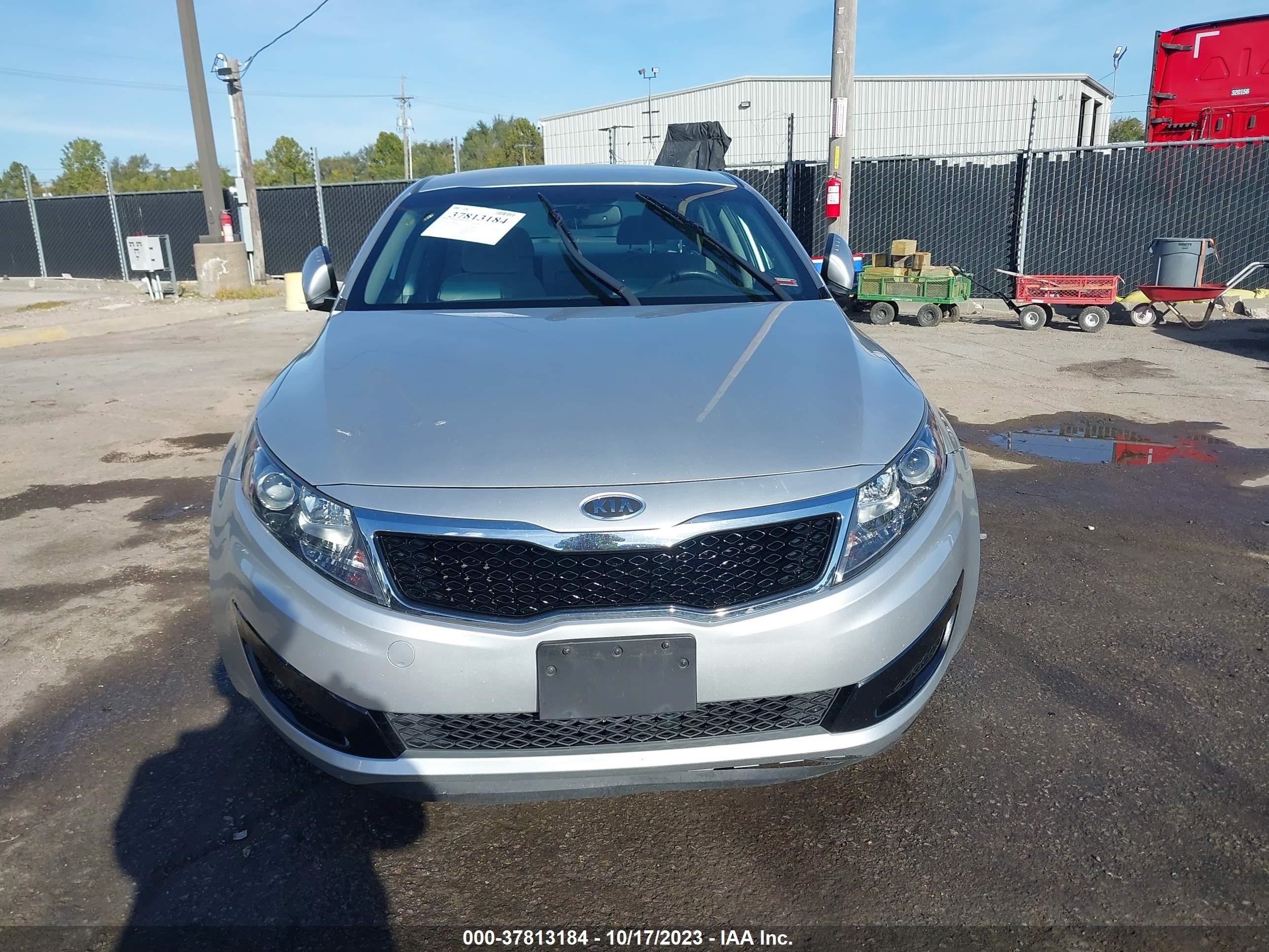 Photo 11 VIN: KNAGM4A73B5187842 - KIA OPTIMA 