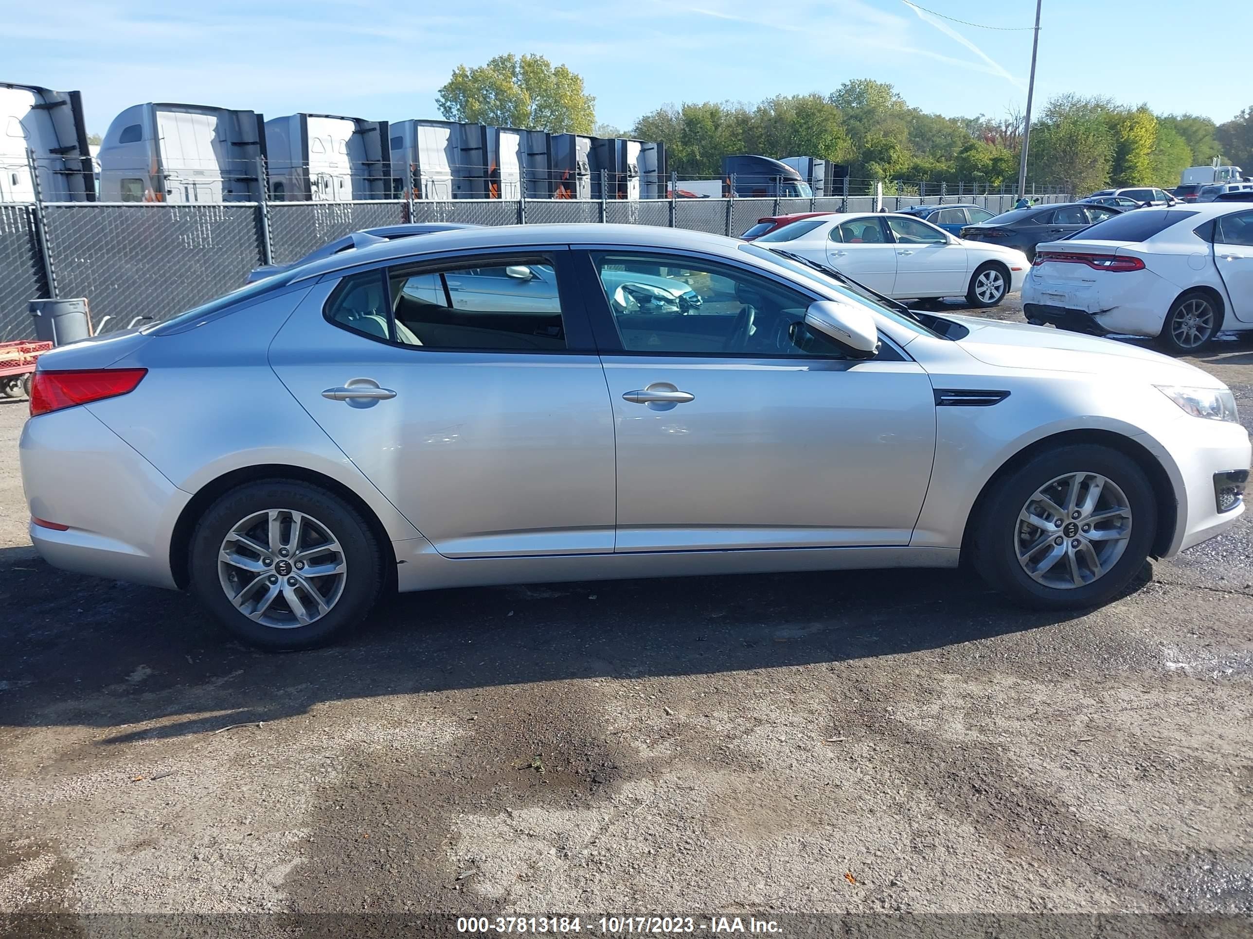 Photo 12 VIN: KNAGM4A73B5187842 - KIA OPTIMA 