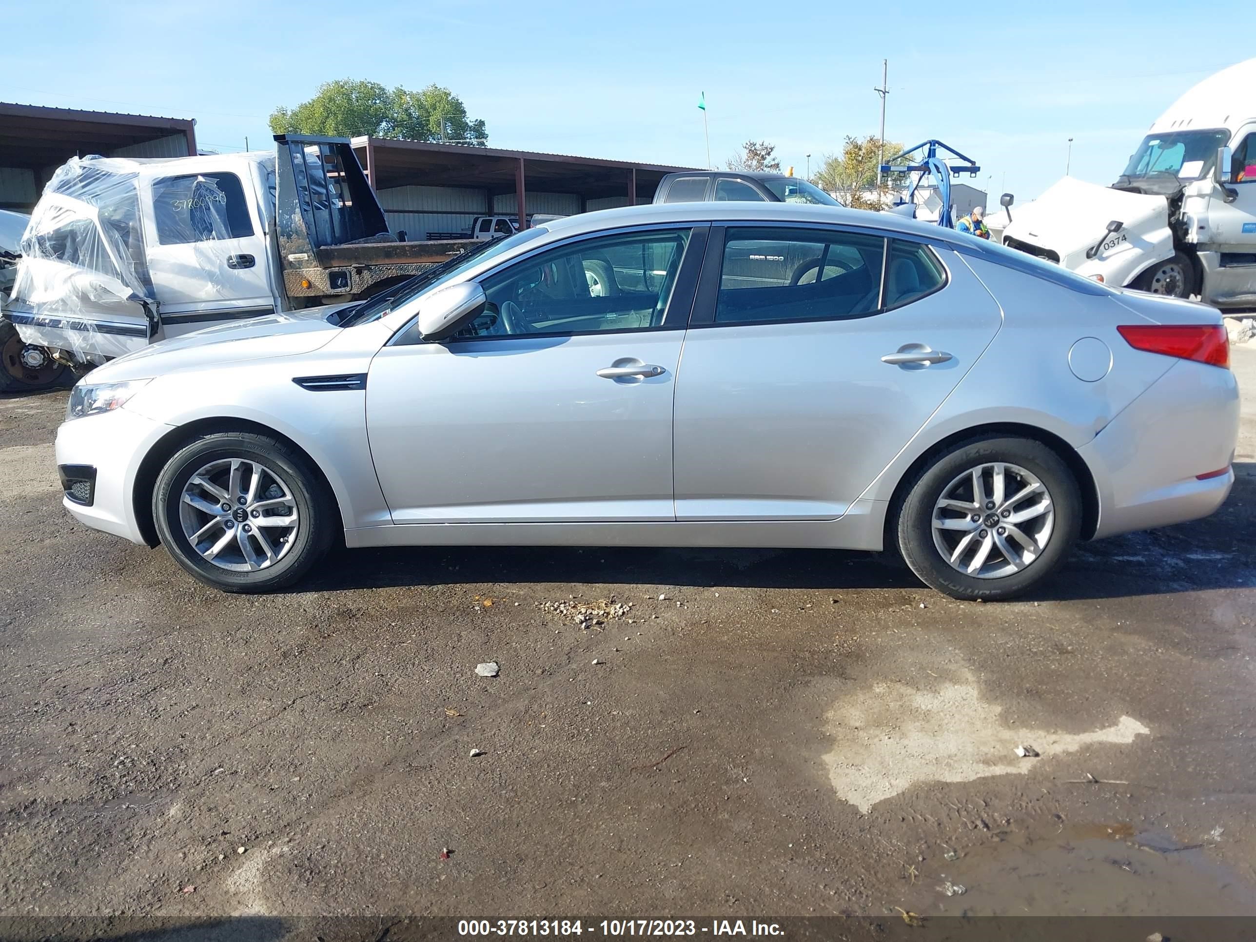 Photo 13 VIN: KNAGM4A73B5187842 - KIA OPTIMA 