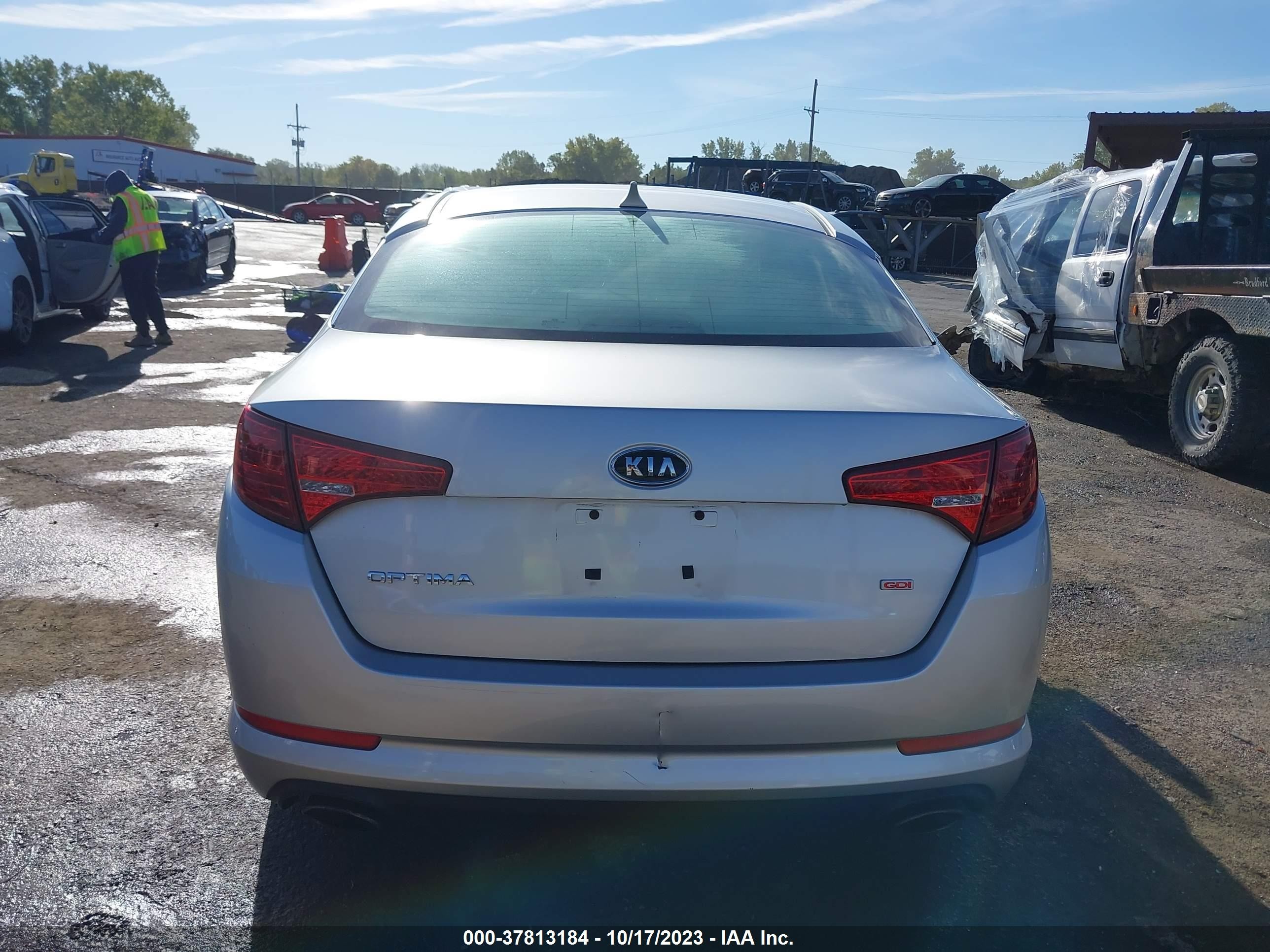 Photo 15 VIN: KNAGM4A73B5187842 - KIA OPTIMA 