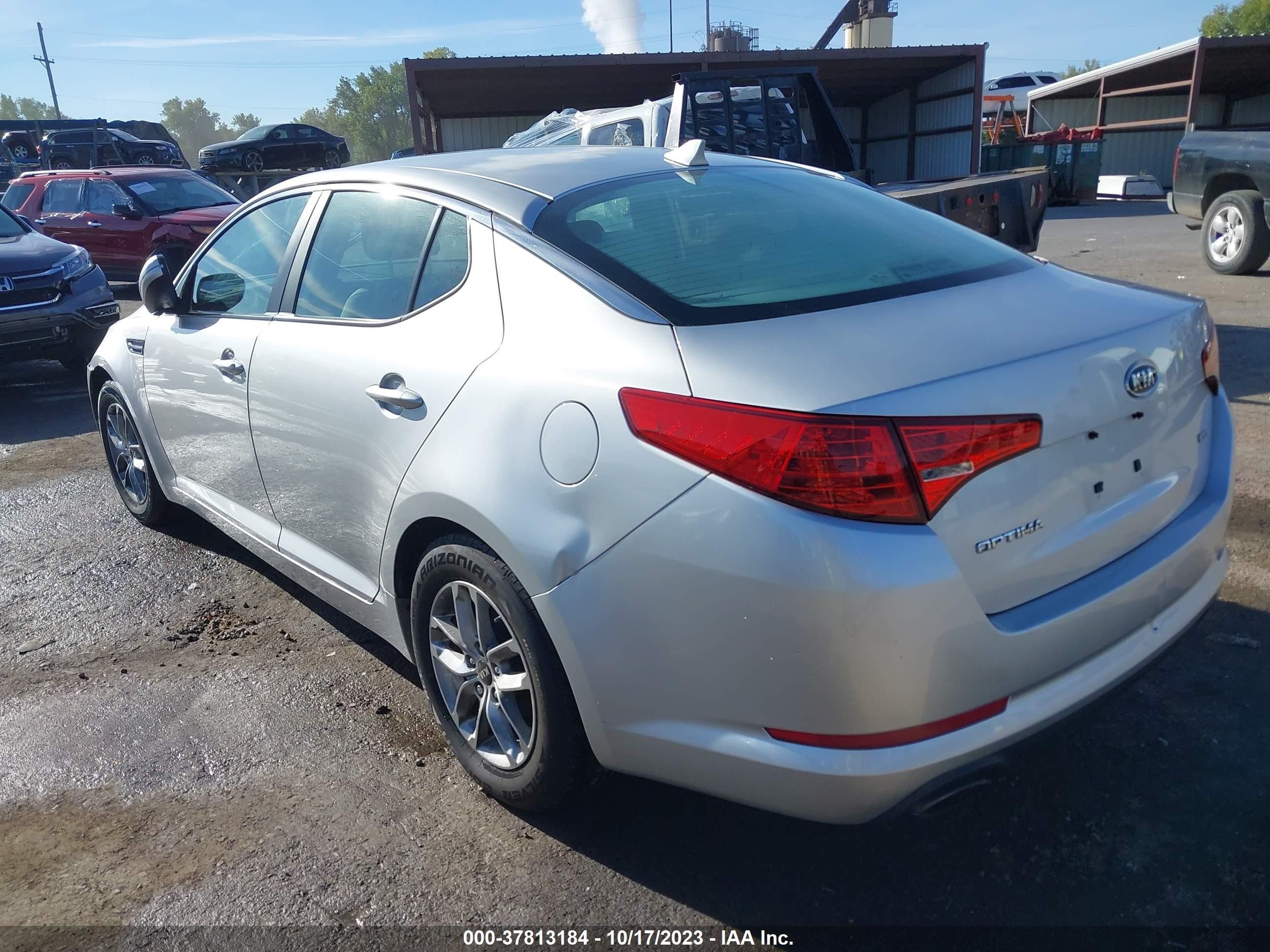 Photo 2 VIN: KNAGM4A73B5187842 - KIA OPTIMA 