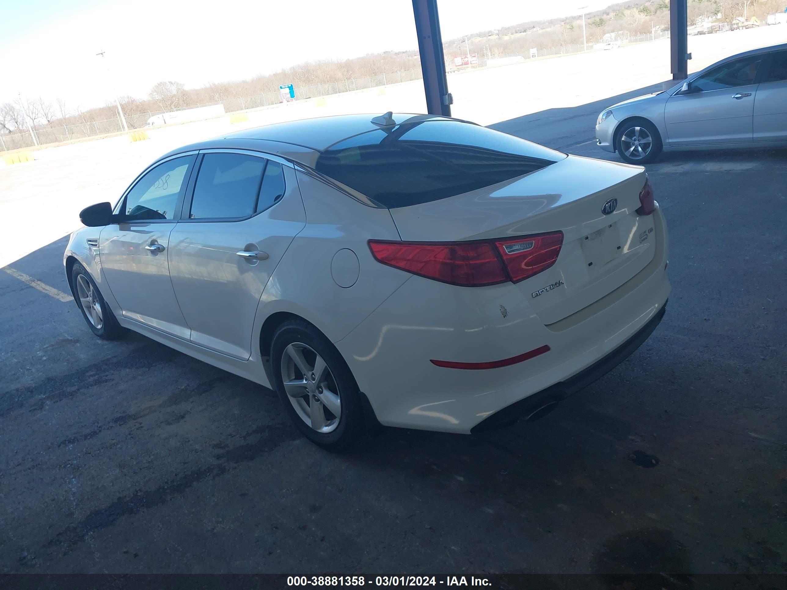 Photo 2 VIN: KNAGM4A73F5623174 - KIA OPTIMA 