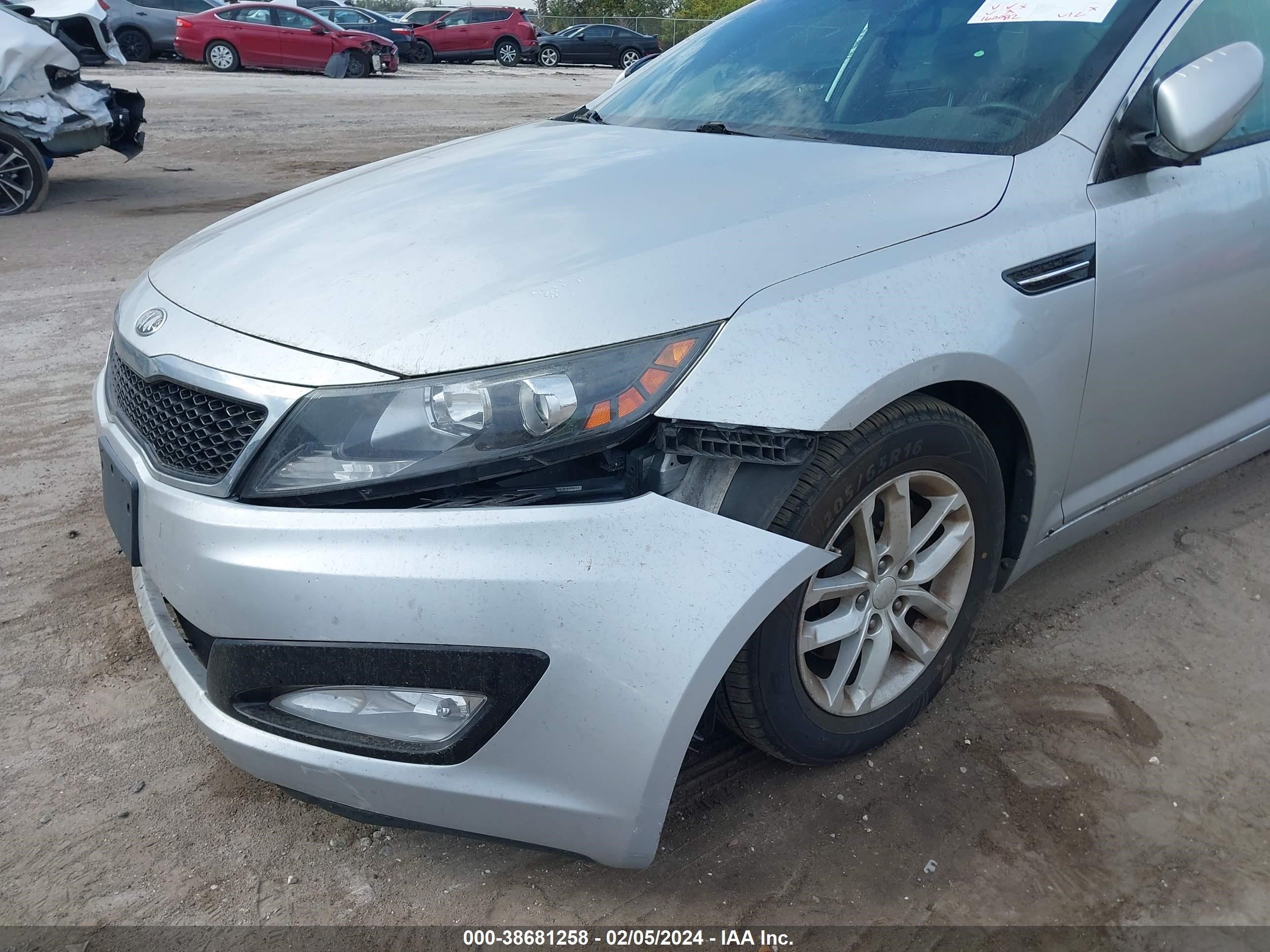 Photo 11 VIN: KNAGM4A74D5379550 - KIA OPTIMA 