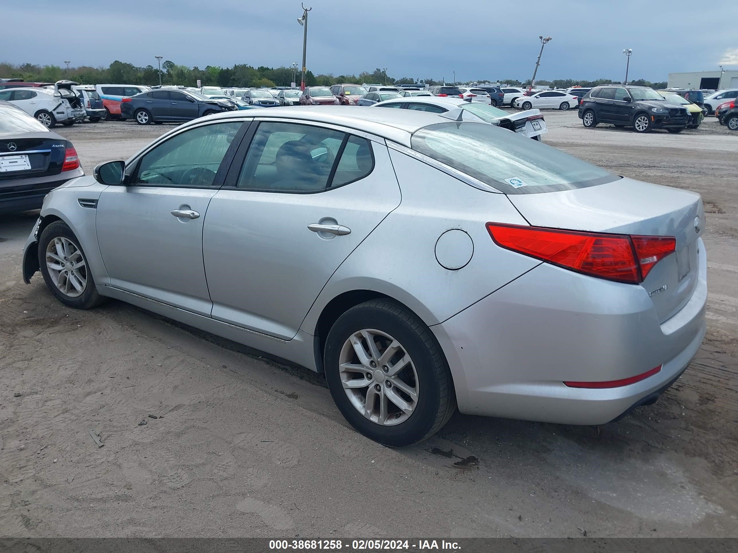 Photo 2 VIN: KNAGM4A74D5379550 - KIA OPTIMA 