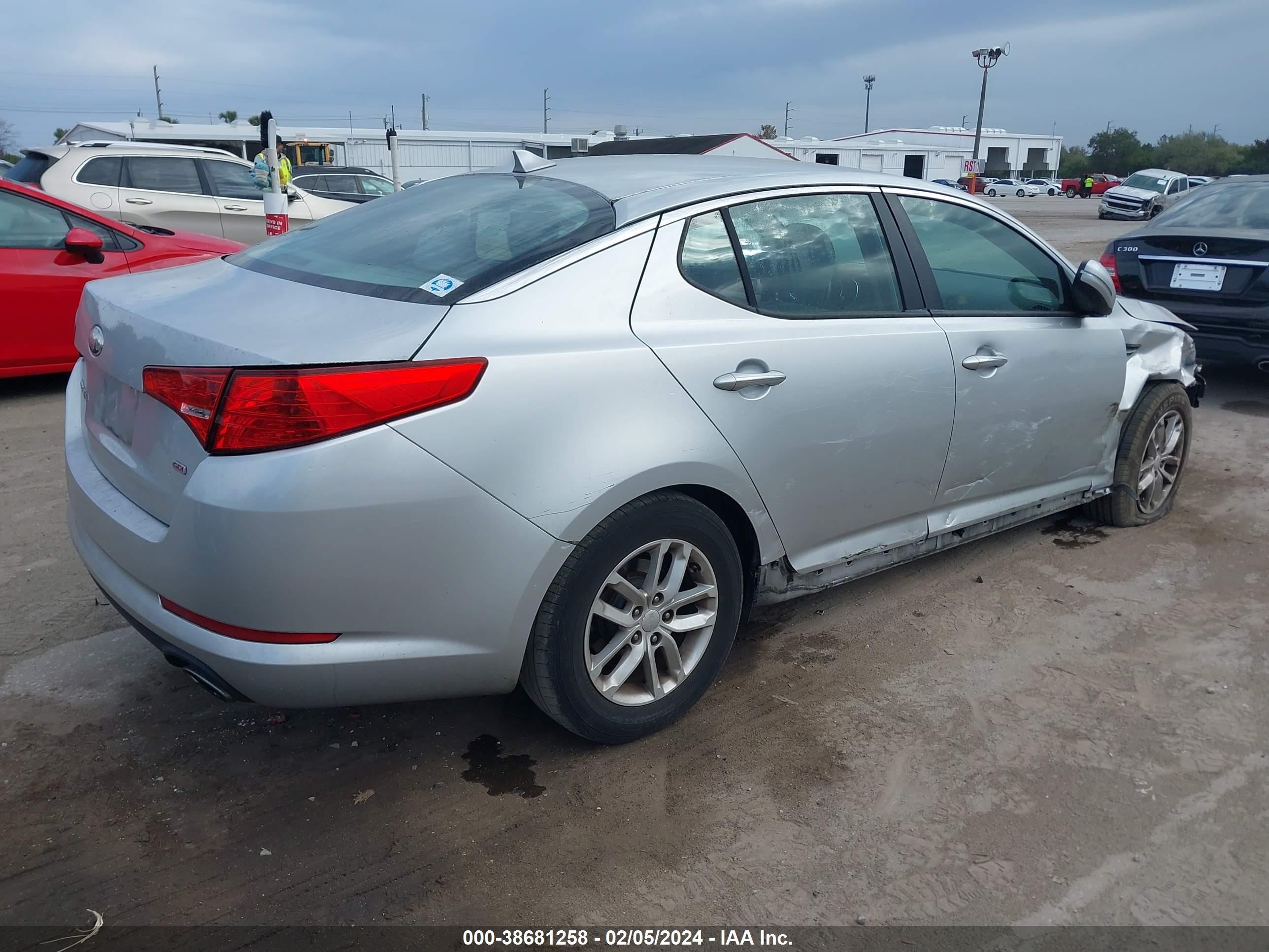 Photo 3 VIN: KNAGM4A74D5379550 - KIA OPTIMA 