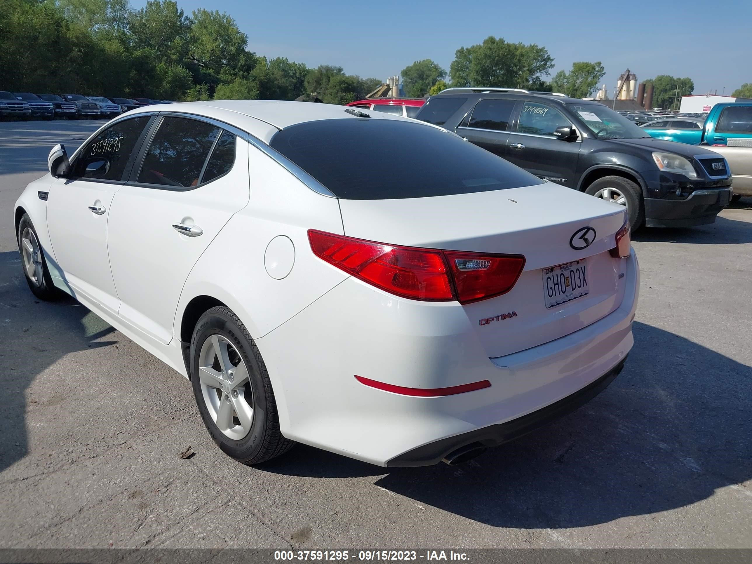 Photo 2 VIN: KNAGM4A74F5550980 - KIA OPTIMA 