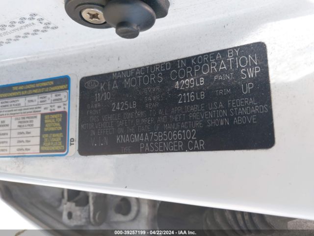 Photo 8 VIN: KNAGM4A75B5066102 - KIA OPTIMA 