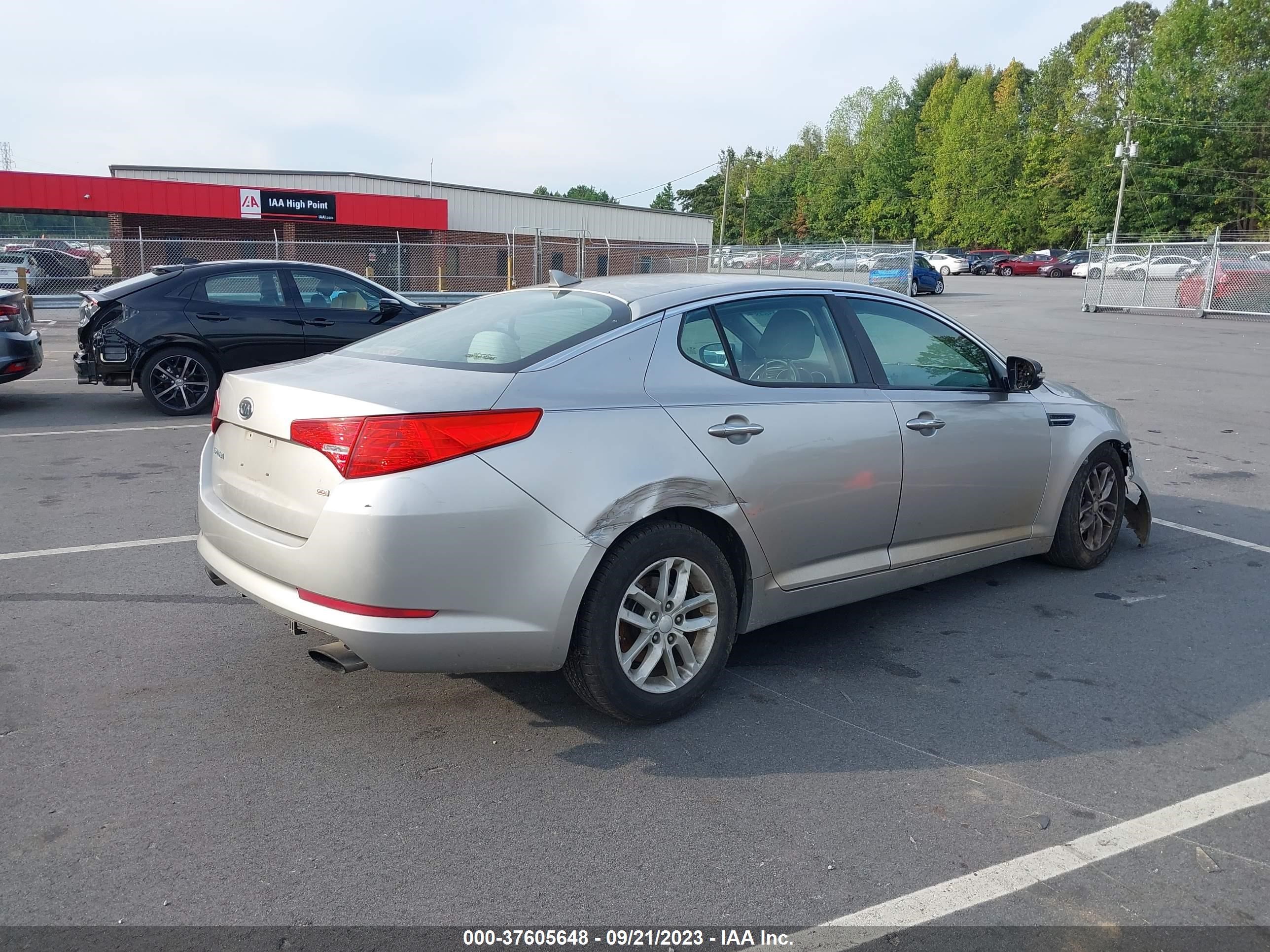 Photo 3 VIN: KNAGM4A75C5277804 - KIA OPTIMA 