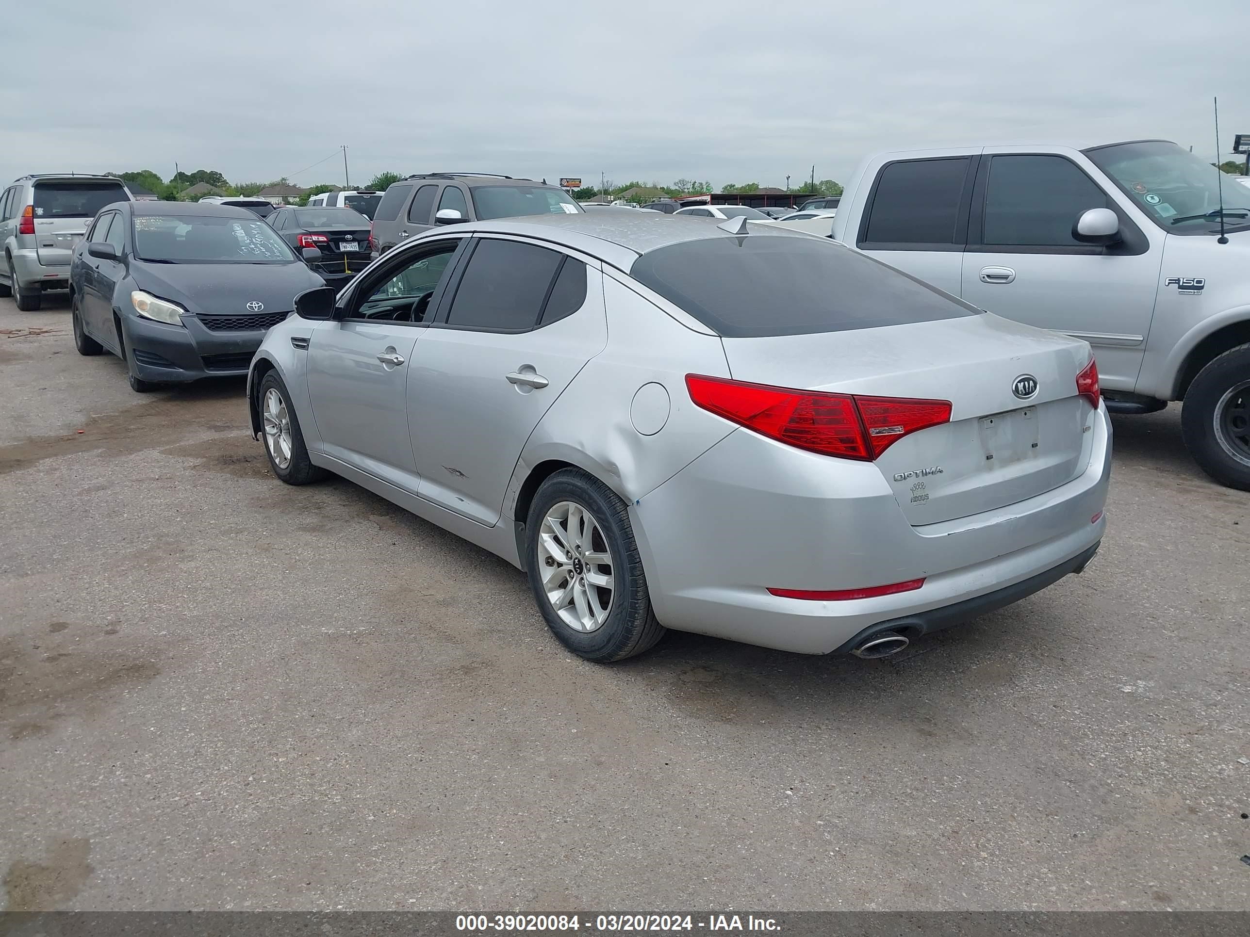 Photo 2 VIN: KNAGM4A77B5067235 - KIA OPTIMA 