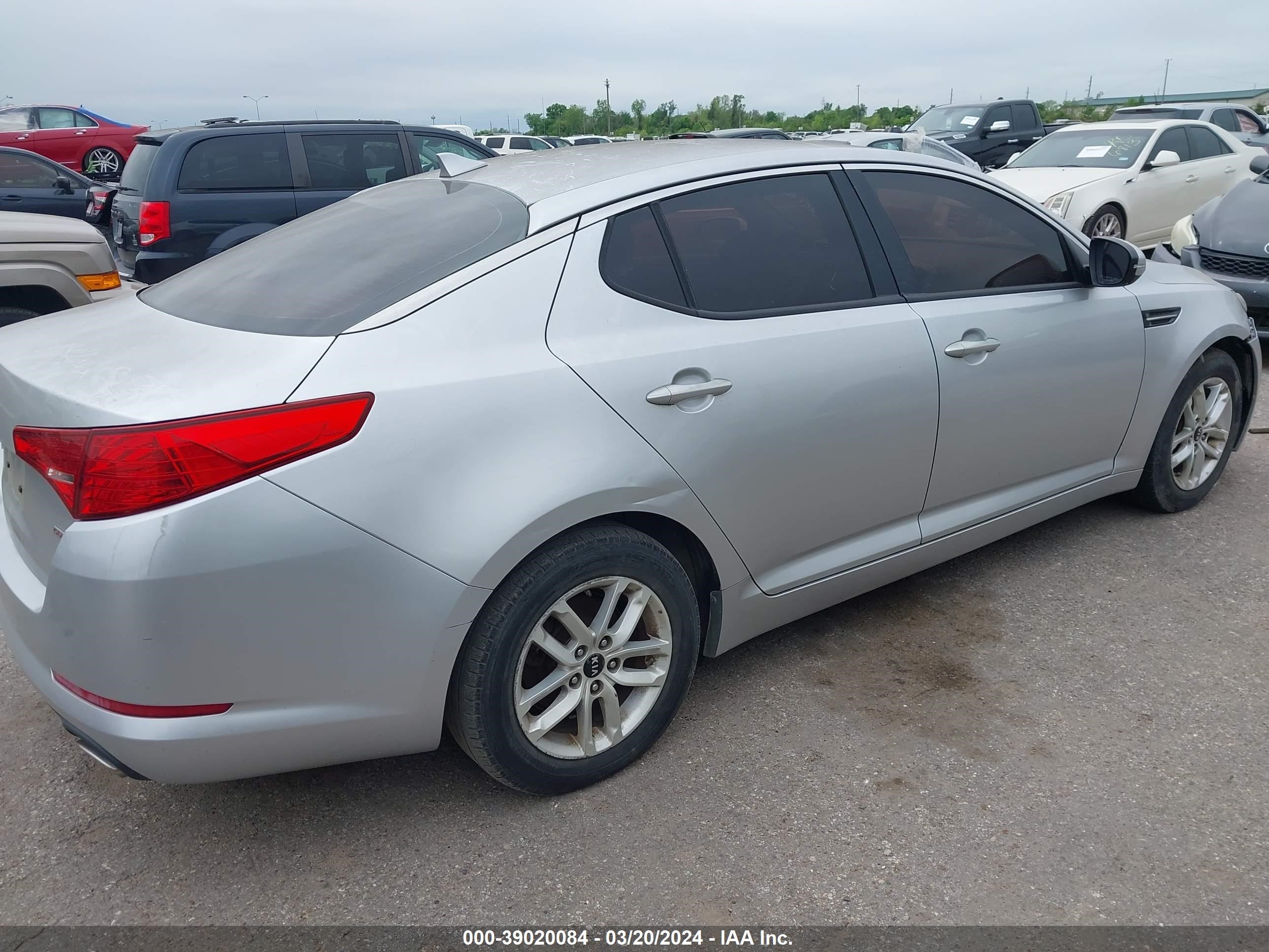 Photo 3 VIN: KNAGM4A77B5067235 - KIA OPTIMA 