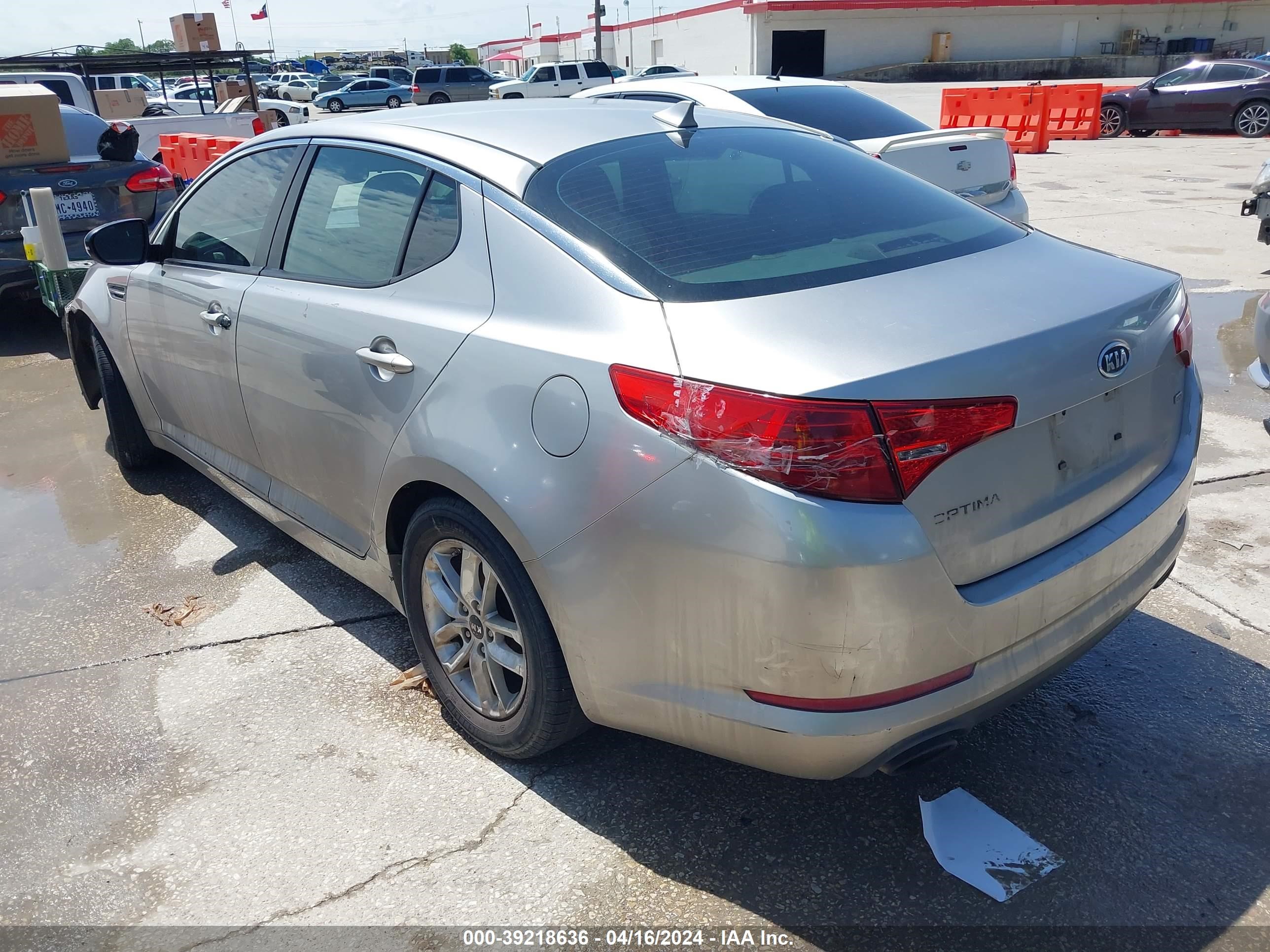 Photo 2 VIN: KNAGM4A77B5090031 - KIA OPTIMA 